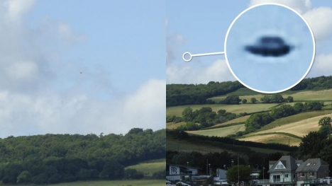 UFO hunter provide a photo of  'definitive evidence' that 'we are not alone'