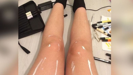 Bizarre optical illusion messes with your mind. Can you spot what is wrong with a pair of shining legs ?