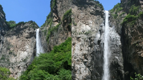 Hiker makes an embarrassing discovery at China's Famous Waterfall in viral video