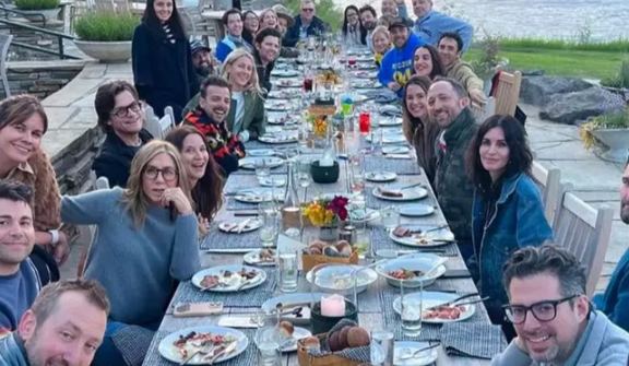 Array of celebrities in Kristen Bell's picture is leaving everyone in awe 