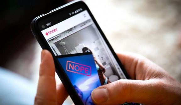 Man demands £8 refund for drink after being denied a date by Tinder match
