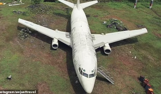 Abandoned Boeing 737 parked in the middle of a field for year and no one knows how it got there 2
