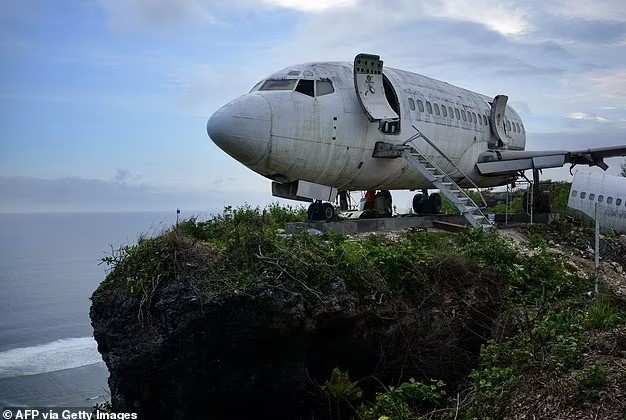 Abandoned Boeing 737 parked in the middle of a field for year and no one knows how it got there 3