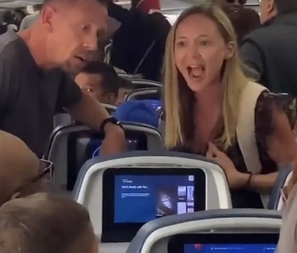 Passenger yelling in anger over her right to recline her seat sparks debate in viral clip 2