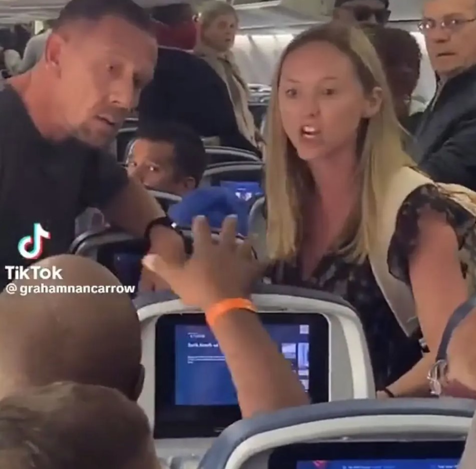 Passenger yelling in anger over her right to recline her seat sparks debate in viral clip 4