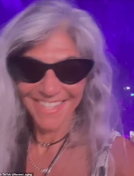 73-year-old woman goes out to clubs, wearing mini skirts and declaring herself an 'inspiration': Don't let age stop you! 2