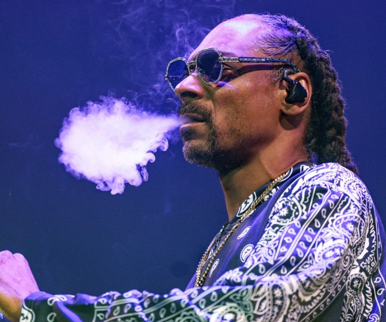 Snoop Dogg announced he is giving up smoking weed 1