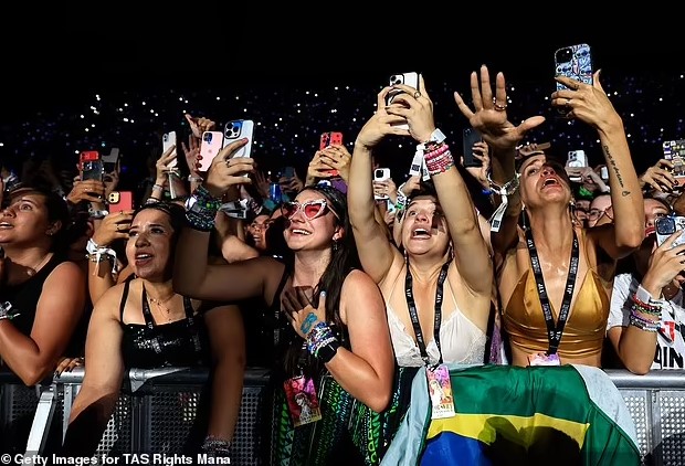 Taylor Swift fan passes away before star's RIO show due to excessive heat 3