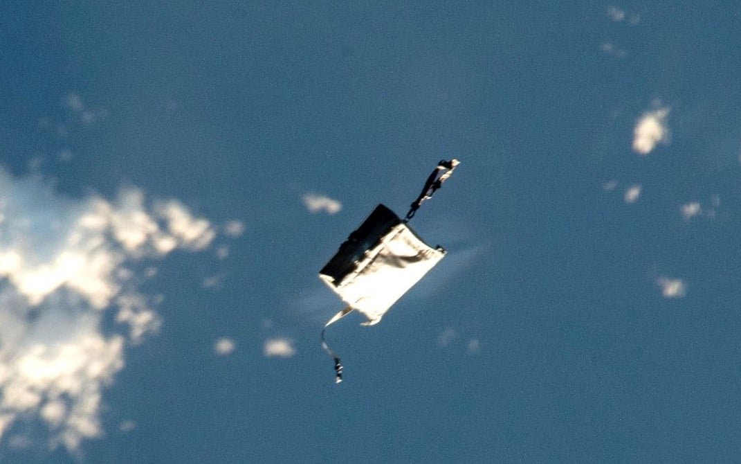 People can see Nasa astronauts' missing tool bag floating in space, now orbiting the Earth 4