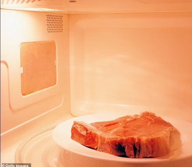 Scientists suggest using microwave to cook the perfect steak 2