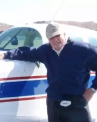 Plane crashes outside mall, leaving 87-year-old pilot deceased while traveling to his family for thanksgiving 1