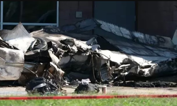 Plane crashes outside mall, leaving 87-year-old pilot deceased while traveling to his family for thanksgiving 3