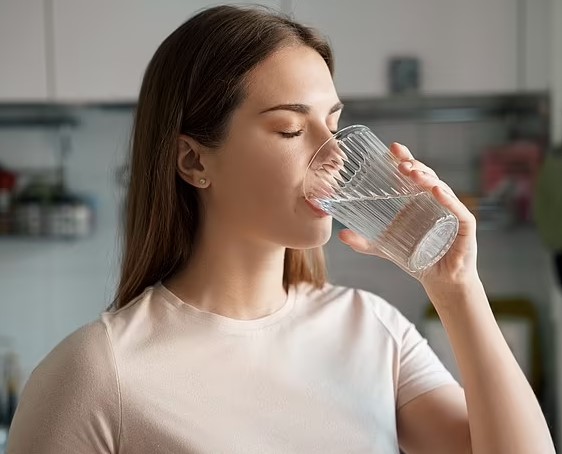 Toots with no odor could point to air swallowing while eating or drinking. Image Credit: Shutterstock