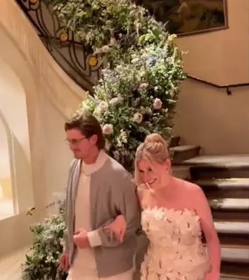Celebrity singer's £46 million wedding sparks furious reaction 2