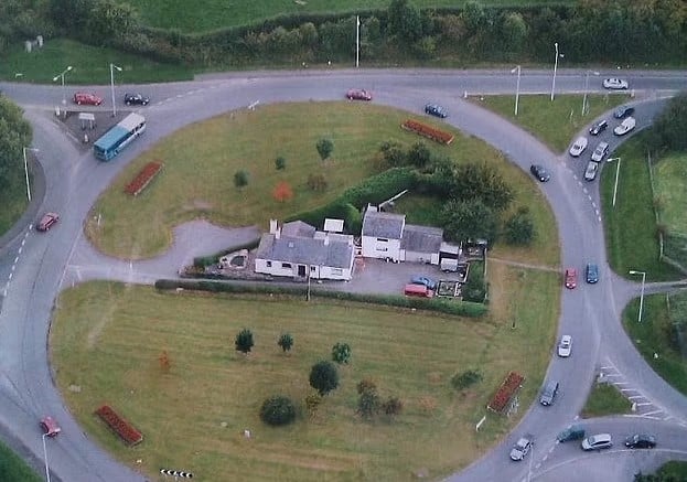Man lives with wife in the middle of a roundabout for 40 years and has no plans to move 2