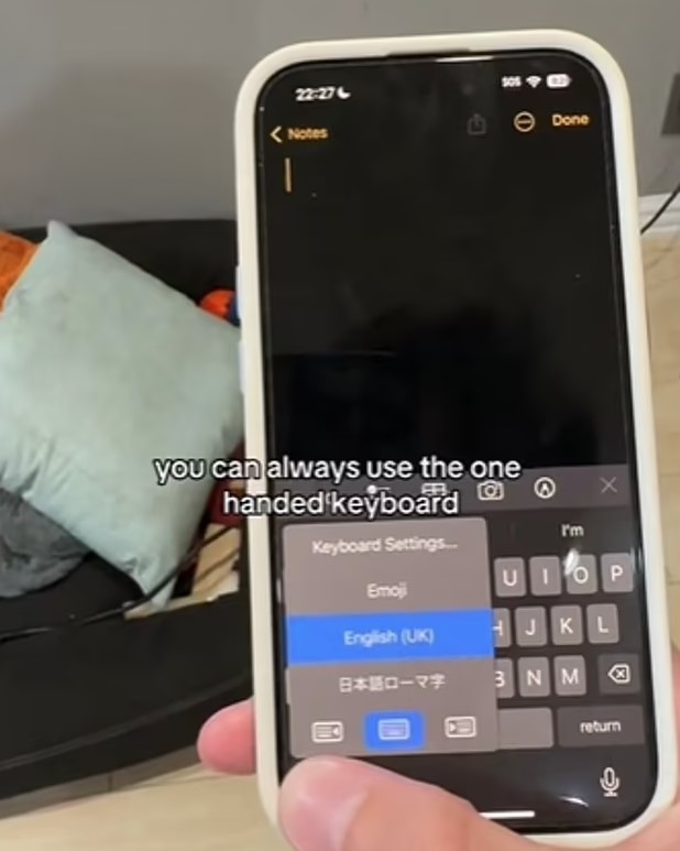 The globe tool located on the bottom right corner of the keyboard on iPhones allows users to reach the one-handed keyboard. Image Credit: TikTok/@hitomidocameraroll