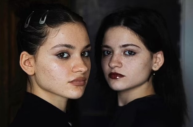 Twins separated at birth reunited 19 years later after being sold into an illegal adoption ring - Thanks to a TikTok video 4