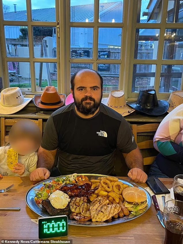 Man mocks 4,500-calorie mixed grill in restaurant challenge, fails for not eating salad 1