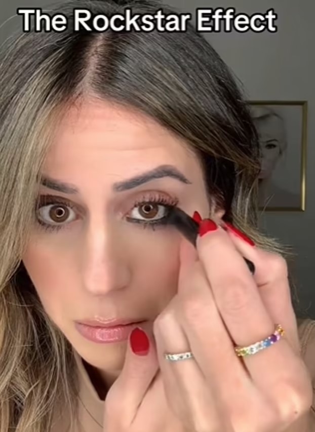 Makeup artist reveals three easy beauty tricks that make you look significantly gorgeous 2