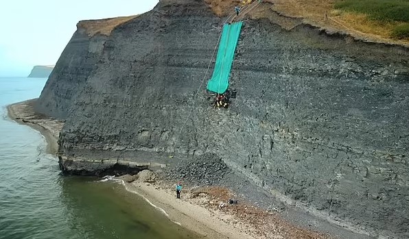 Enormous Pliosaur skull of ancient sea monster discovered on the cliffs of Dorset 5