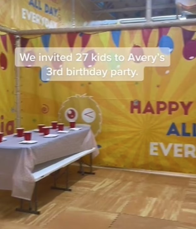 Mother breaks down in tears as she holds birthday party for three-year-old daughter, but nobody attends 2