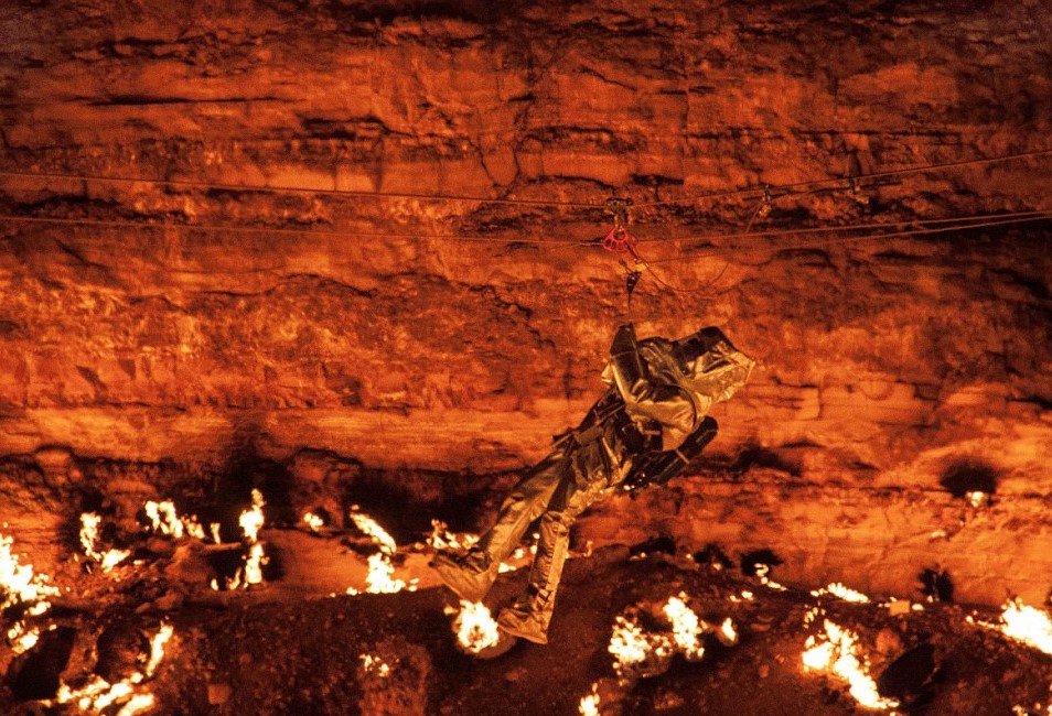 First man enters 1,000C Turkmenistan's 'Door to Hell' discloses the mysteries he found inside 3