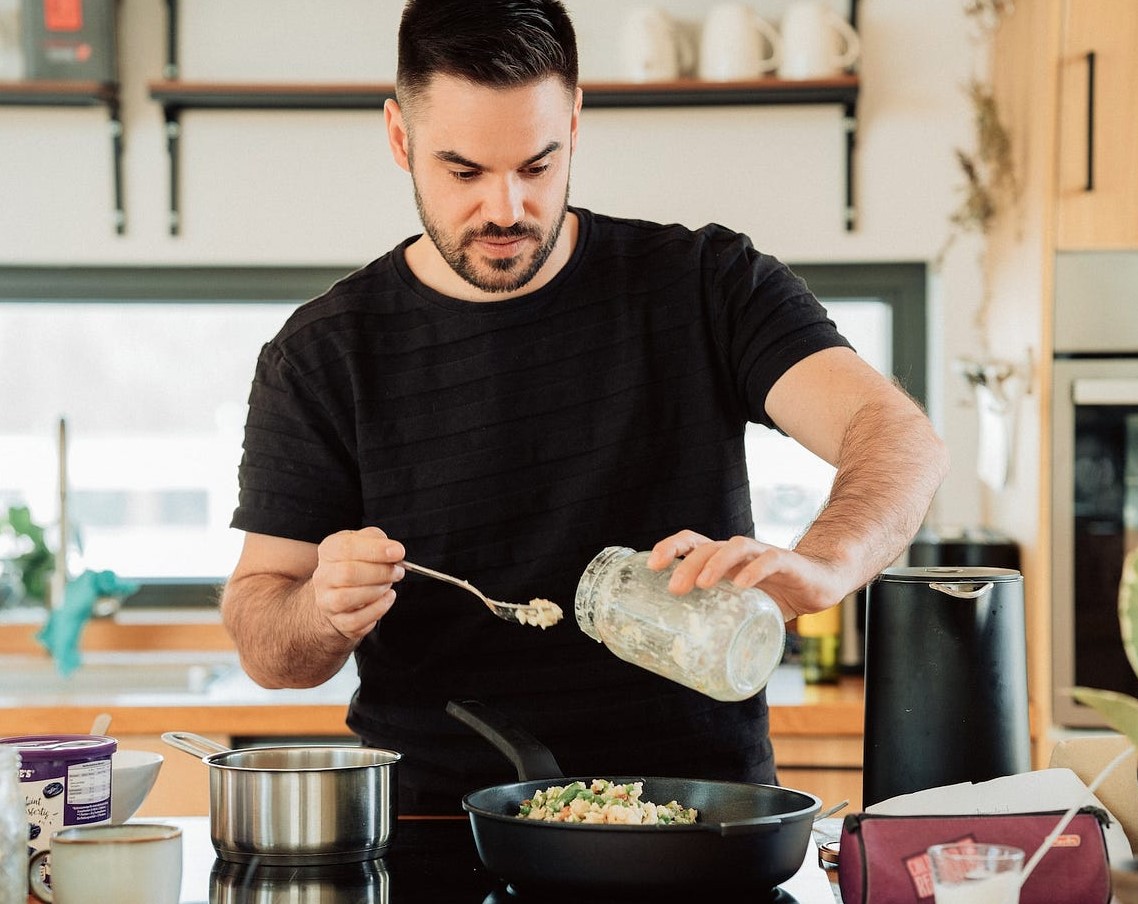Scientific study reveals that men who cook and clean are highly attractive to women 2