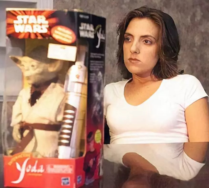 Worker sued Hooters after the company gave her toy Yoda instead of a Toyota car 1
