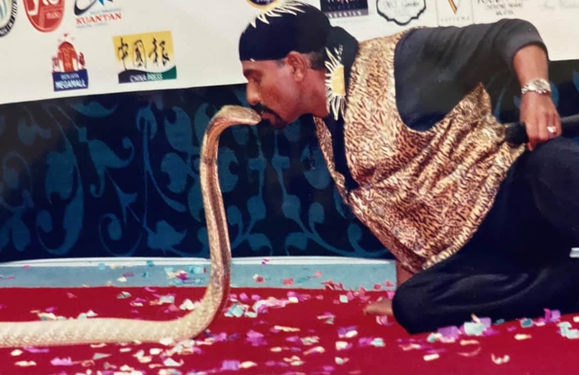 Man dubbed the Snake King was once locked up for 40 days in a room with 400 cobras 2