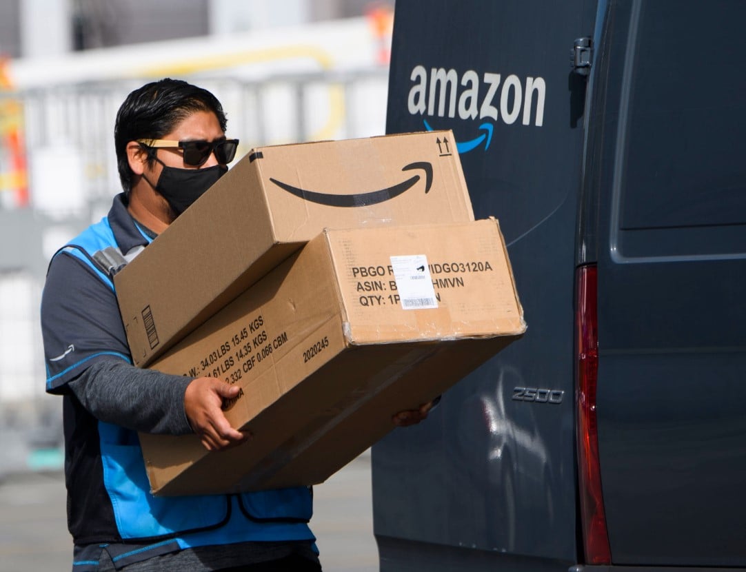 Amazon drivers break down in tears after discovering UPS drivers' salaries 4