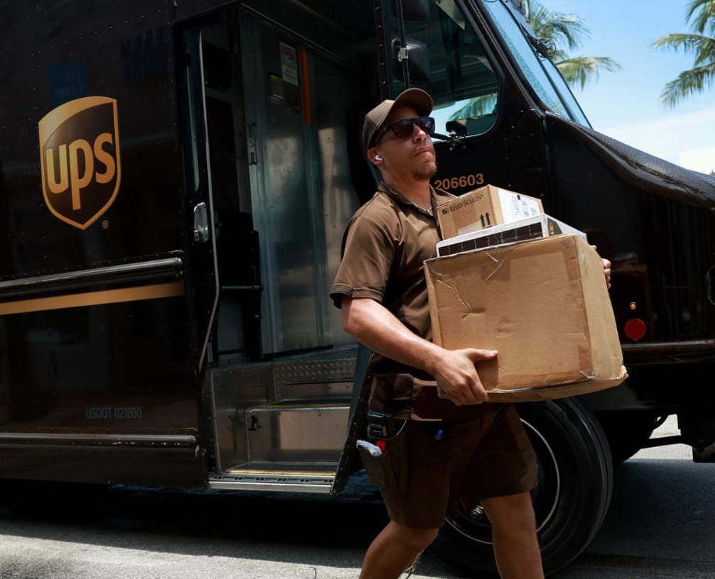 Amazon drivers break down in tears after discovering UPS drivers' salaries 3