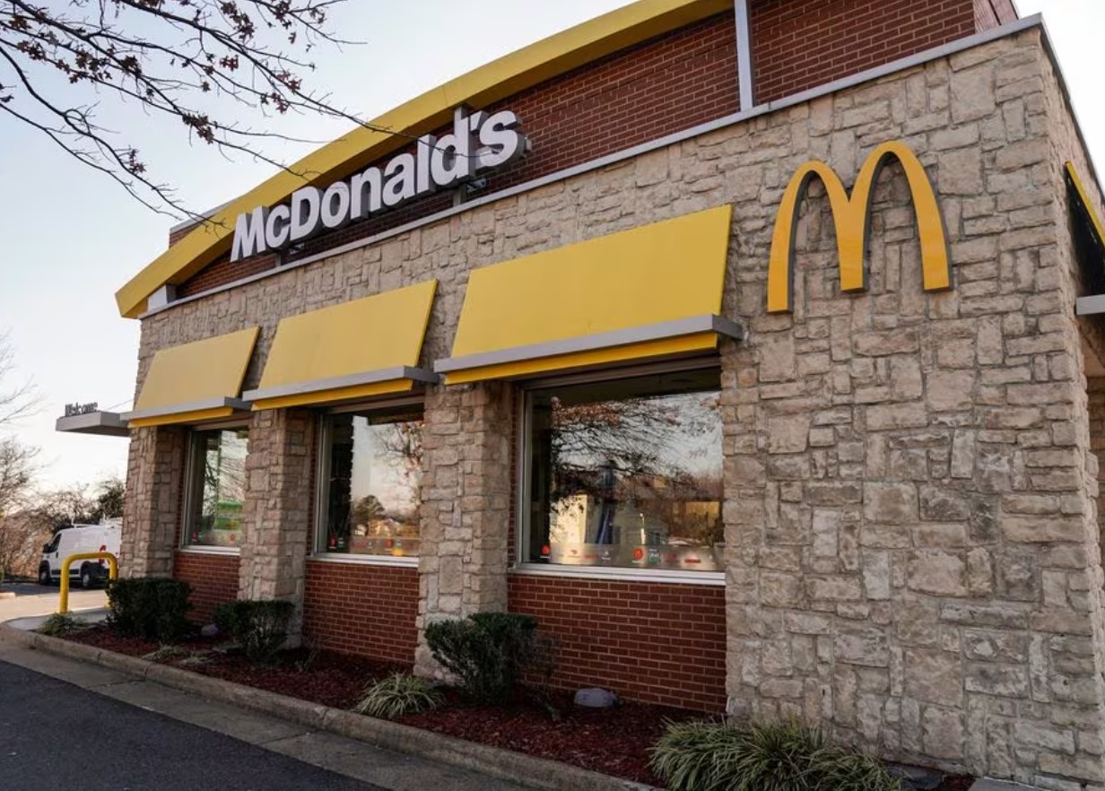 McDonald's customer stunned after finding crack pipe in breakfast order 3