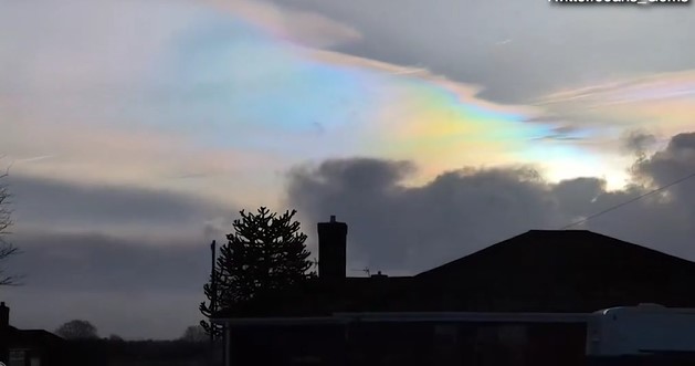Incredible 'mother-of-pearl clouds' emerge in the sky, leaving majestic scene that dazzles people 3
