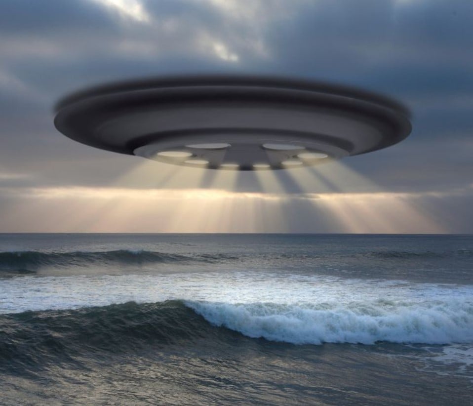 Defense expert encounters UFO going faster than the speed of sound underwater during the mission 1