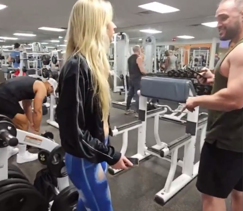 Influencer who wears painted leggings to gym has issued mock apology, leaving people furious 1