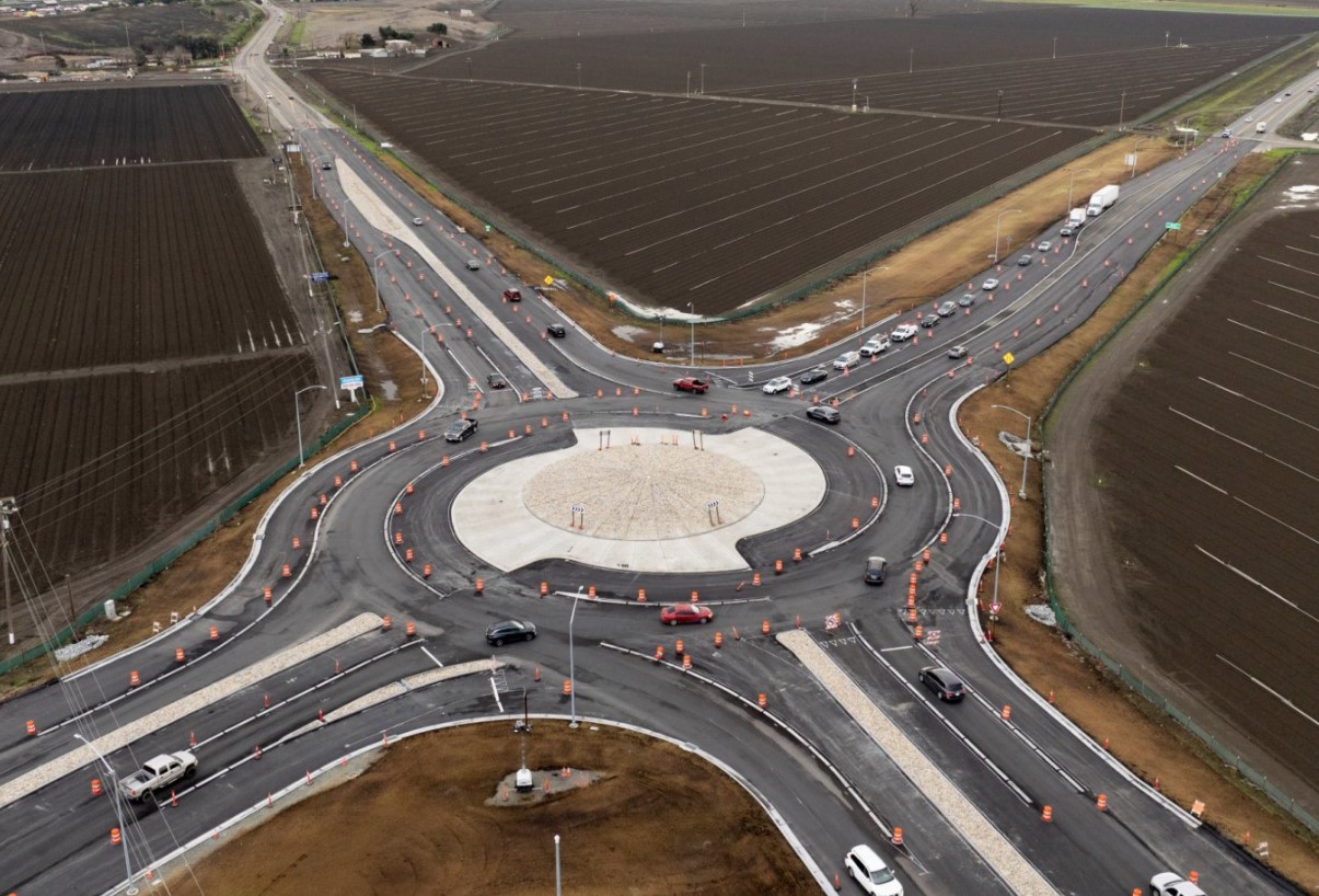 US first-ever roundabout officially opens leaving people baffling over its design 3