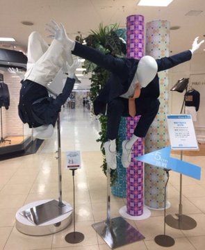 13+ hilarious mannequin poses to make your day 7