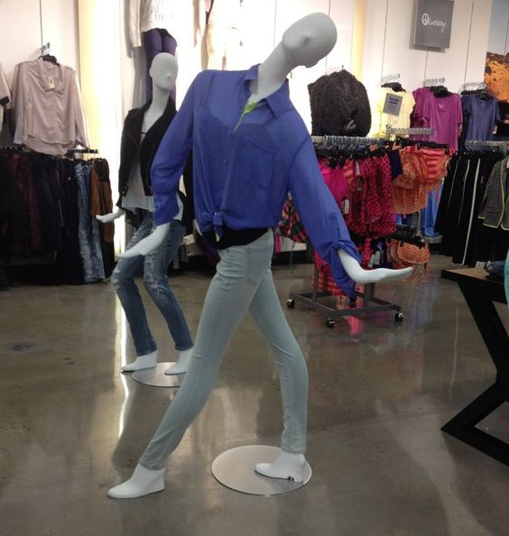 13+ hilarious mannequin poses to make your day 6