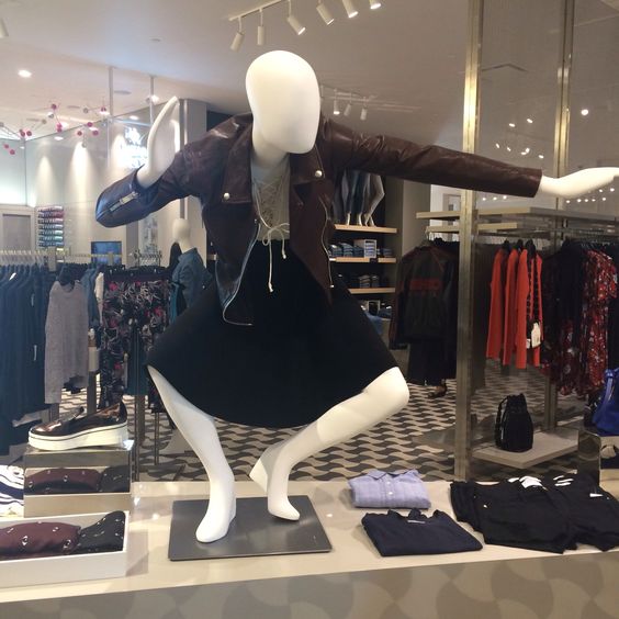 13+ hilarious mannequin poses to make your day 2