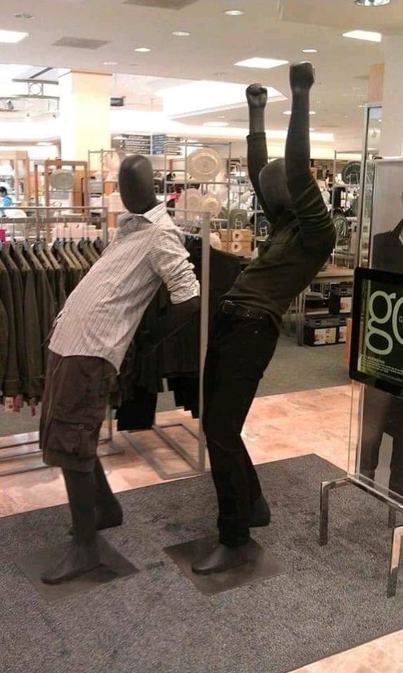 13+ hilarious mannequin poses to make your day 3