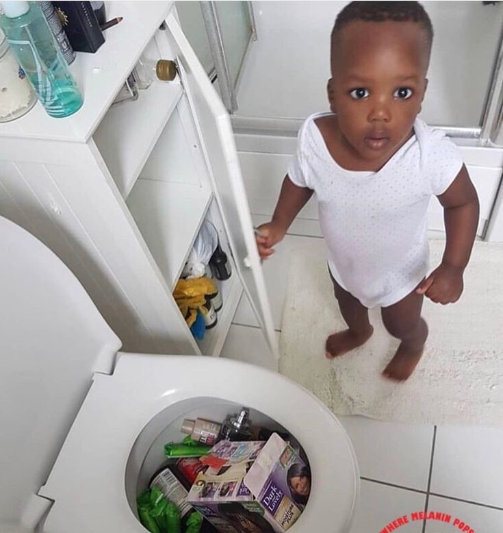 12+ funny photos of kids doing silly things that leave you in stitches 4