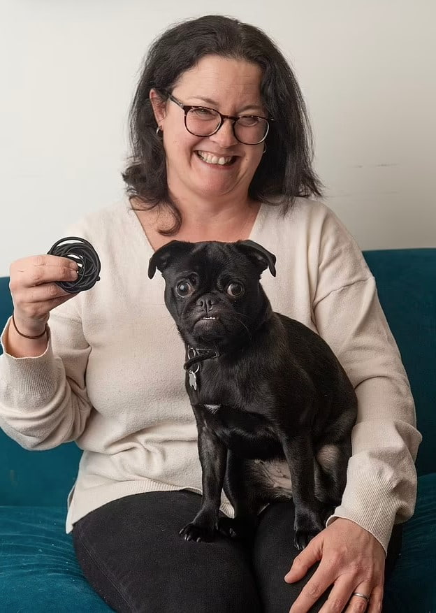 Family stunned after spotting their pug swallowing more than 50 hair bands 1