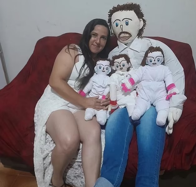 Woman who married a ragdoll reveals her husband is under stress after they had 'twins' 3