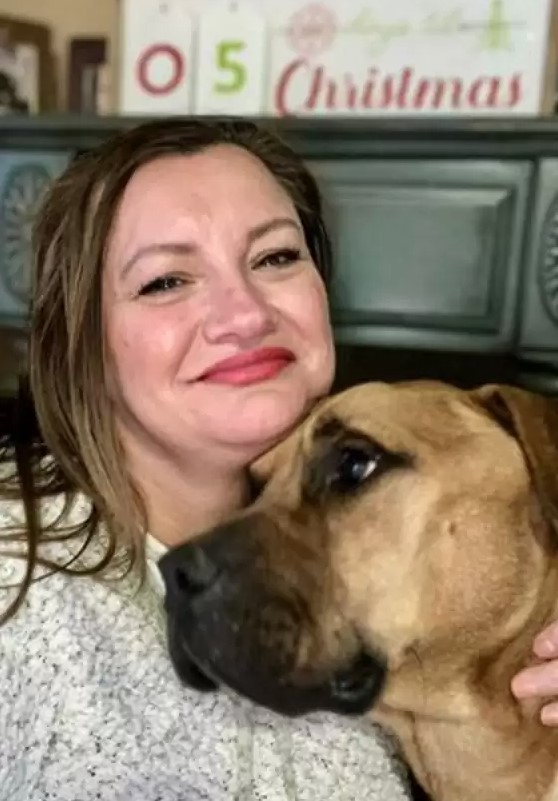 Abandoned dog burst into tears after being family rescued 5