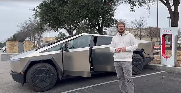 Customer discovered $80,000 Tesla Cybertruck could chop off their fingers 1