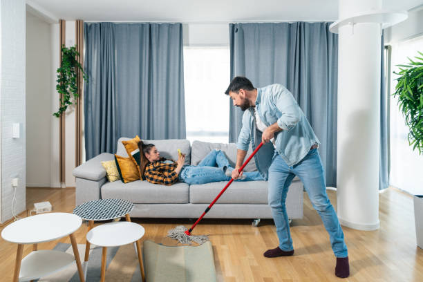 Man asks wife to pay $890 for his 6-hour house cleaning job 2