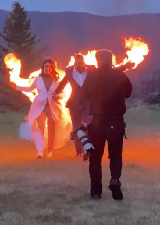 Bride and groom set themselves on fire during their wedding 1