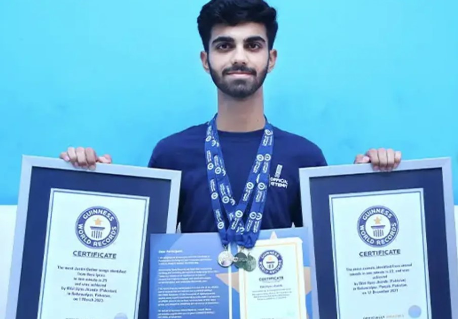 Man breaks Guinness World Record after identifying most Taylor Swift songs in one minute 1