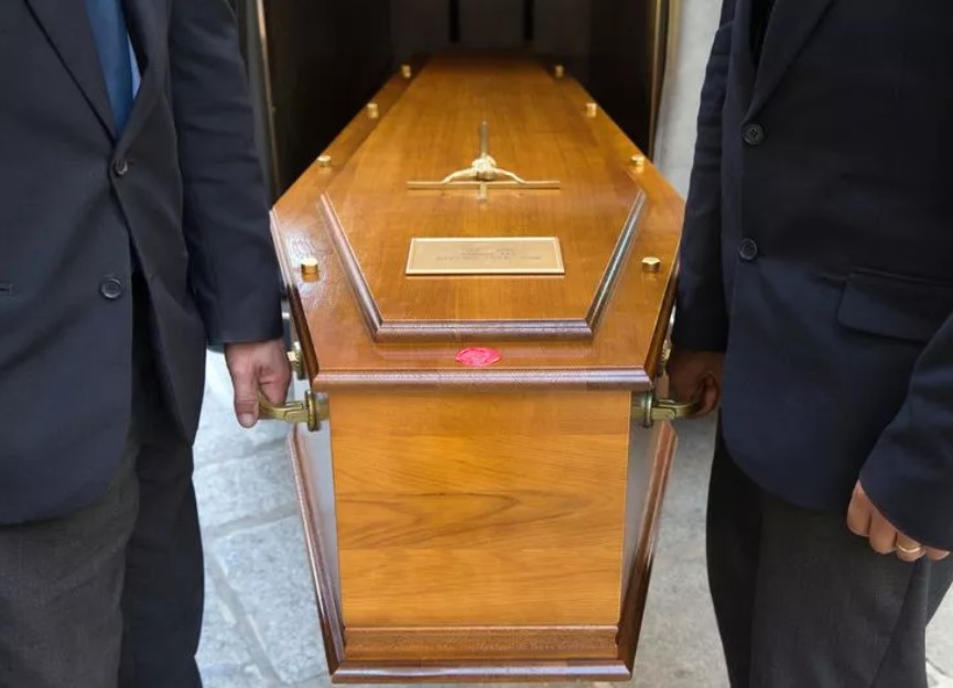 Elderly woman suddenly revived from coffin after being confirmed to have passed away 6 days ago 3