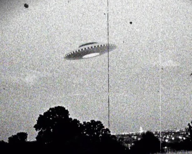 US authorities warn that UFOs are putting national security at risk 1